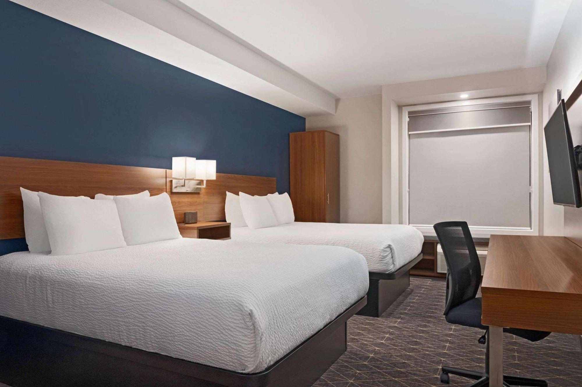 Park Inn By Radisson, Kelowna Buitenkant foto