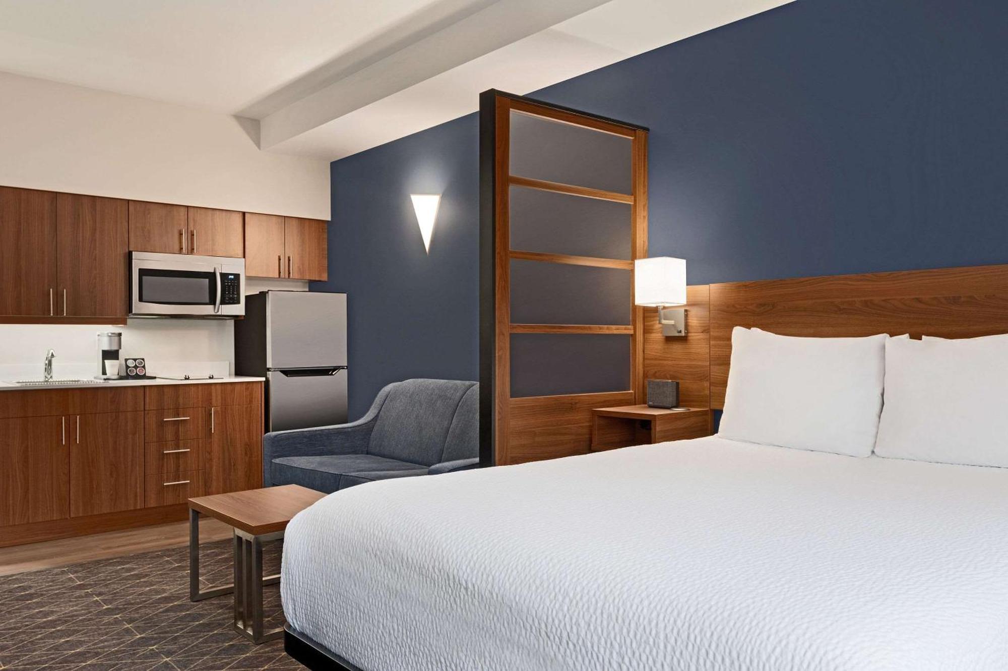 Park Inn By Radisson, Kelowna Buitenkant foto
