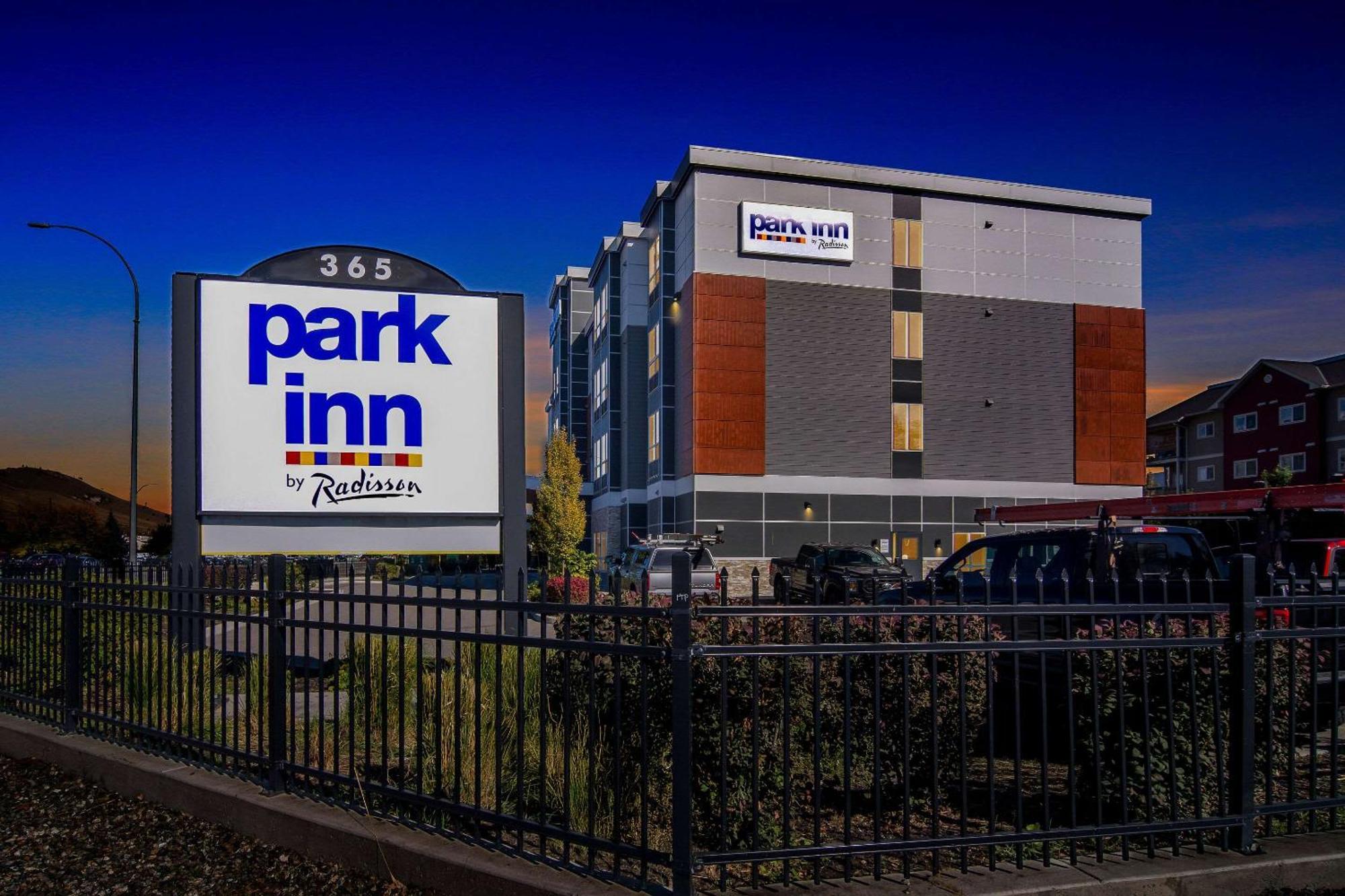 Park Inn By Radisson, Kelowna Buitenkant foto