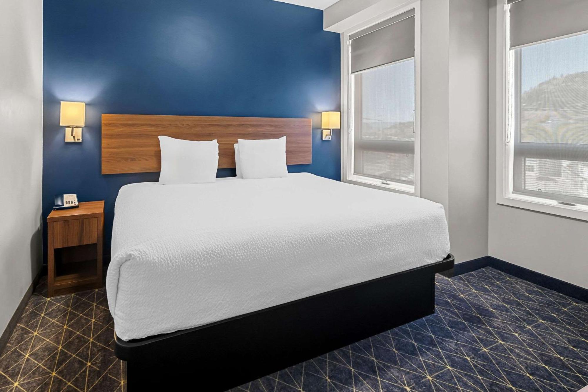 Park Inn By Radisson, Kelowna Buitenkant foto